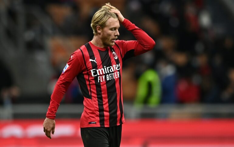 Simon Kjaer Milan