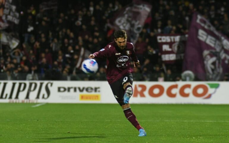 Simone Verdi Salernitana punizione