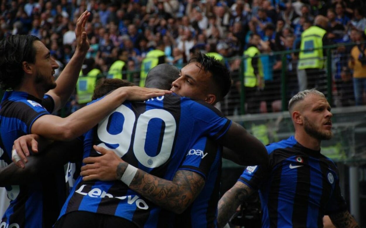 Lautaro Martinez Lukaku abbraccio Inter
