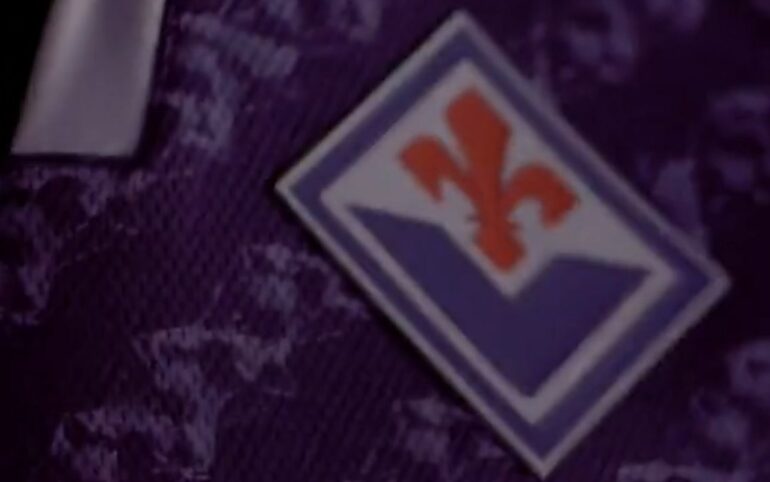 Fiorentina maglia Home 2023-2024 zoom stemma