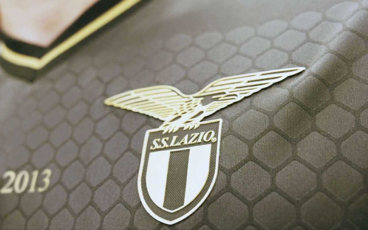 Lazio, svelata la maglia celebrativa per