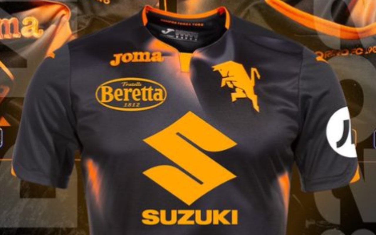 Torino, svelata la terza maglia per la stagione 2023/24 FOTO