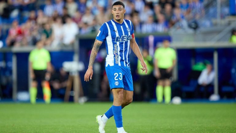 Benavidez, centrocampista dell’Alaves accostato alla Fiorentina