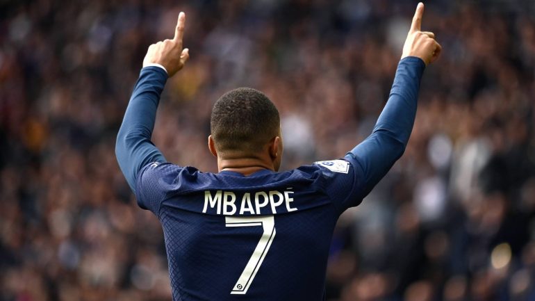 Kylian Mbappe riceve l'investitura del proprio idolo al Real Madrid
