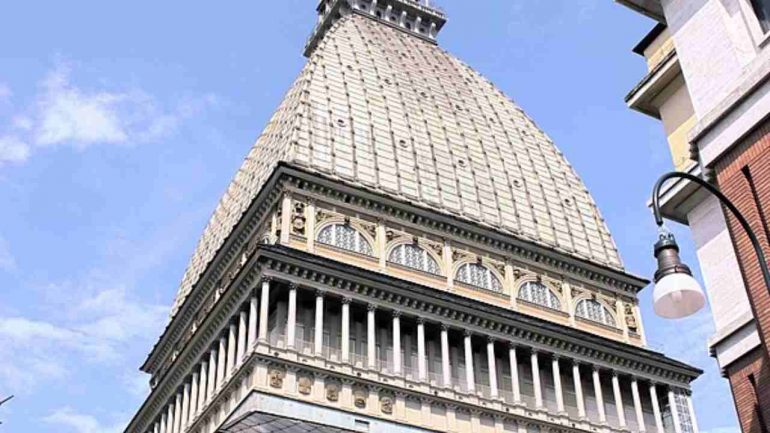 Il club torinese ha esercitato una clausola nascosta