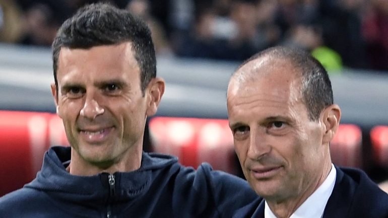Thiago Motta e Allegri che si abbracciano in un prepartita