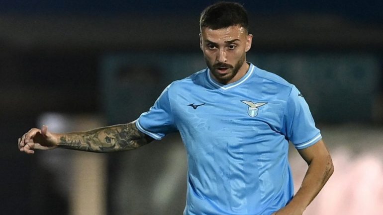 Gila si allena a parte nel ritiro della Lazio