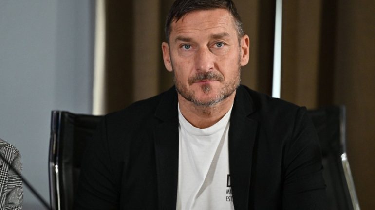 Totti al Mondiale per club: l'annuncio ufficiale | L'ultima follia del capitano