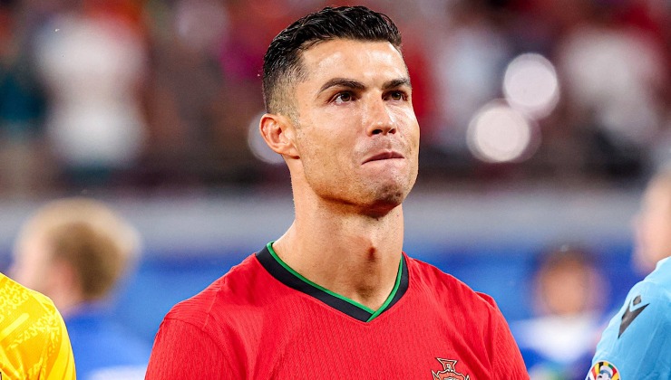 Gli è finita come al Milan: Stefano Pioli, lo spogliatoio è una polveriera | C'entra Cristiano Ronaldo