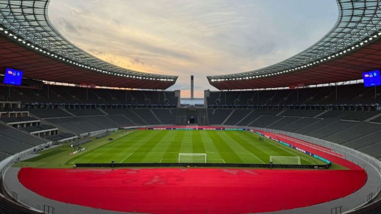 "Lascio per sempre il calcio": doccia gelata per i tifosi | Si ritira all'improvviso una colonna della Nazionale