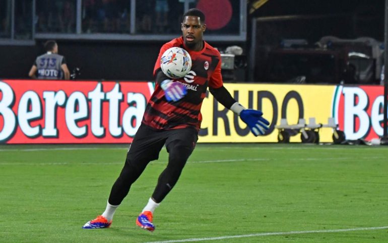 Milan, esami in corso per Maignan: si attende l'esito