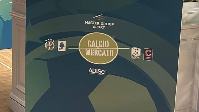 Nota improvvisa della Lega a tutti i club: "Il calciomercato finisce oggi" | Panico in Serie A
