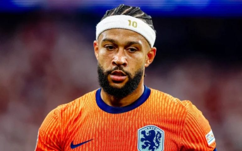 Doppietta e record: Depay entra nella storia dell'Olanda