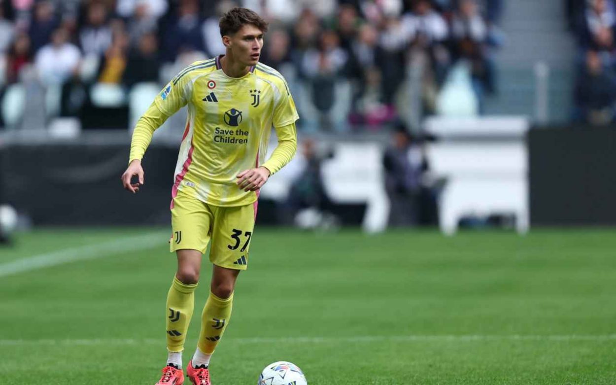 È ufficiale il rinnovo di Nicolò Savona con la Juventus, che prosegue così il suo percorso all’interno del club bianconero