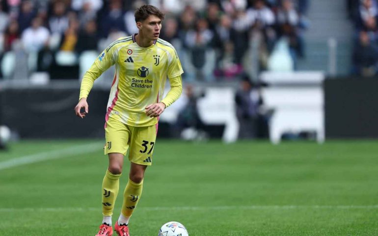 È ufficiale il rinnovo di Nicolò Savona con la Juventus, che prosegue così il suo percorso all’interno del club bianconero