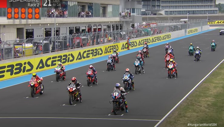 Dramma in pista: il "Leclerc" della Superbike è stato ricoverato d'urgenza | Incidente gravissimo