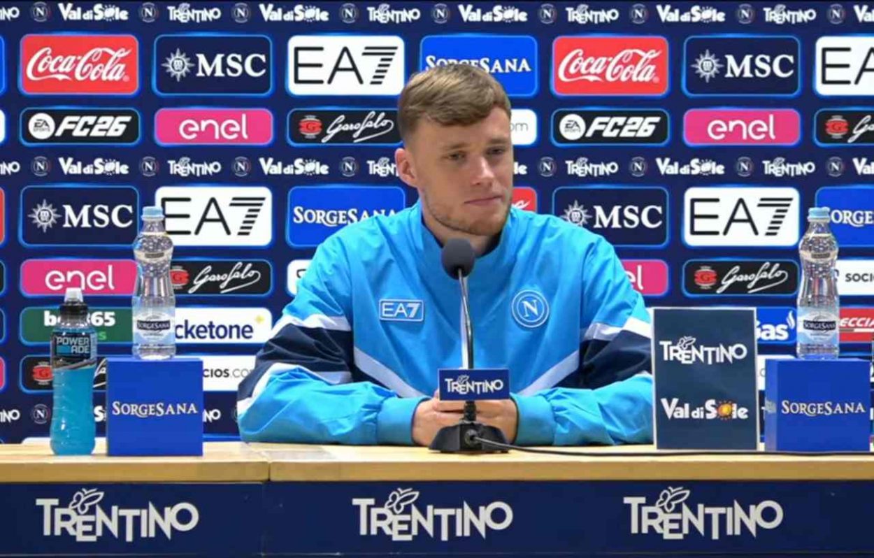La conferenza stampa di presentazione di Beukema al Napoli