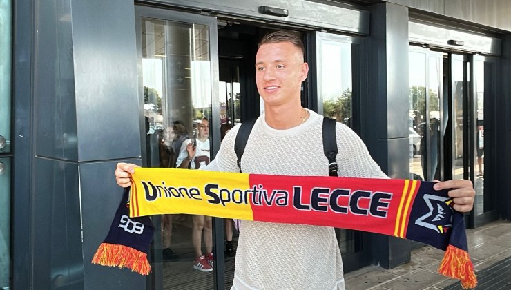 Lecce, Camarda si presenta: "Sono un numero nove, giocare in area di rigore è il mio pane quotidiano. E sull'obbiettivo di gol..."