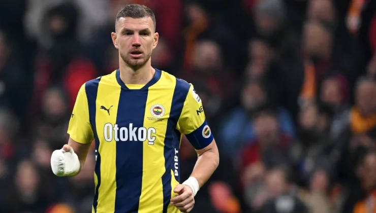 Dzeko è un nuovo giocatore della Fiorentina, svelato anche il suo numero di maglia