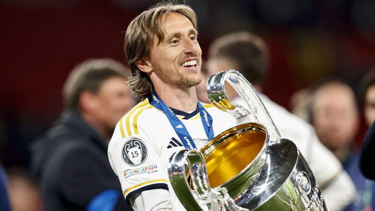 Modric è un nuovo giocatore del Milan: svelato il numero di maglia