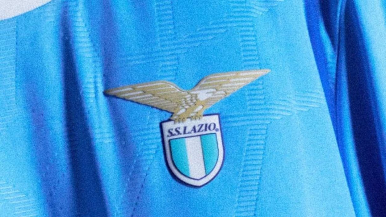 Dopo gli annunci nelle scorse settimane delle big, tra cui Inter e Milan, ecco le nuove maglie per la prossima stagione della Lazio