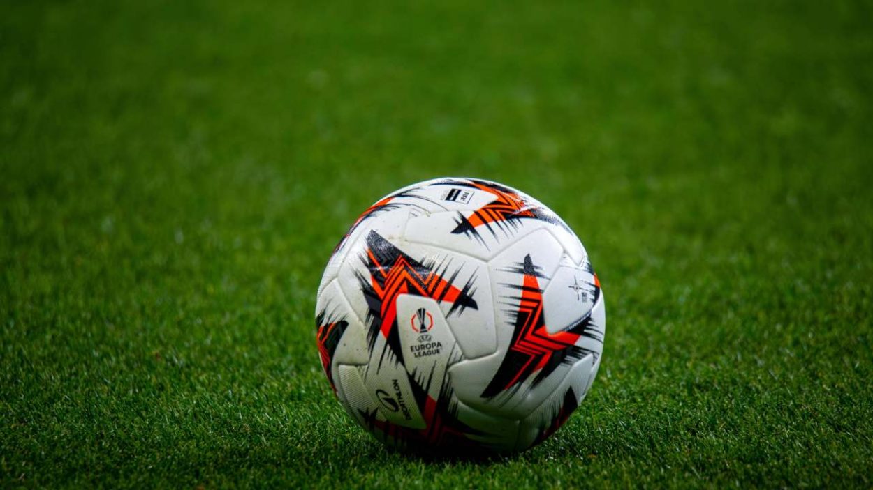 ESONERO UFFICIALE: allenatore licenziato prima della sfida in Europa League | scelta definitiva del club