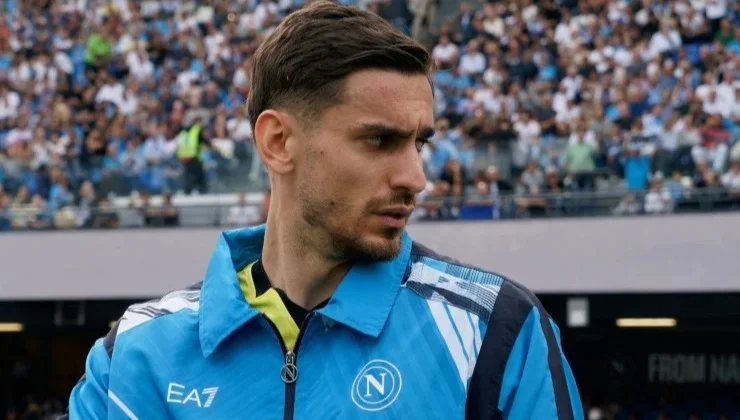 Dopo una serie di allenamenti è riuscito a convincere Antonio Conte, d'ora in avanti sarà lui il titolare nel Napoli