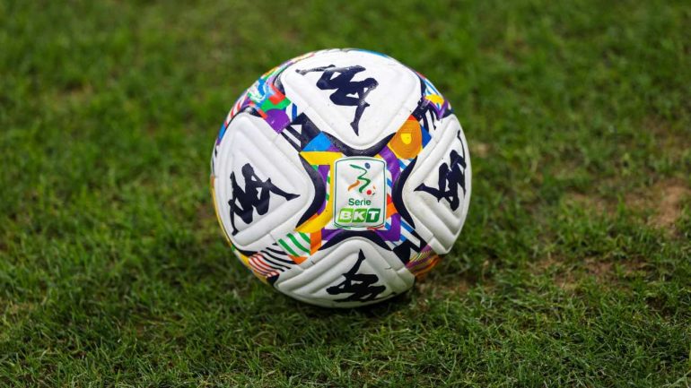 Scandalo in serie B: "12 punti di penalizzazione" | Club pieno di debiti, ha violato le regole della Federazione