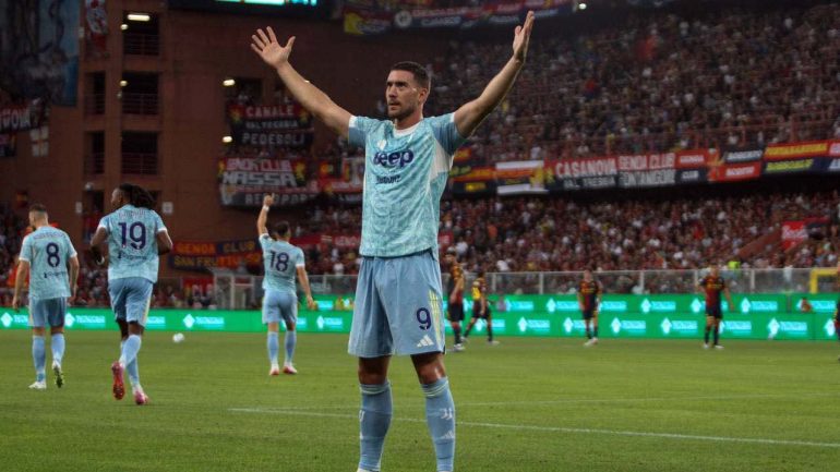 Juventus-Barcellona si pensa ad uno scambio clamoroso: Vlahovic per Lewandowski. La Juventus crede nello scambio