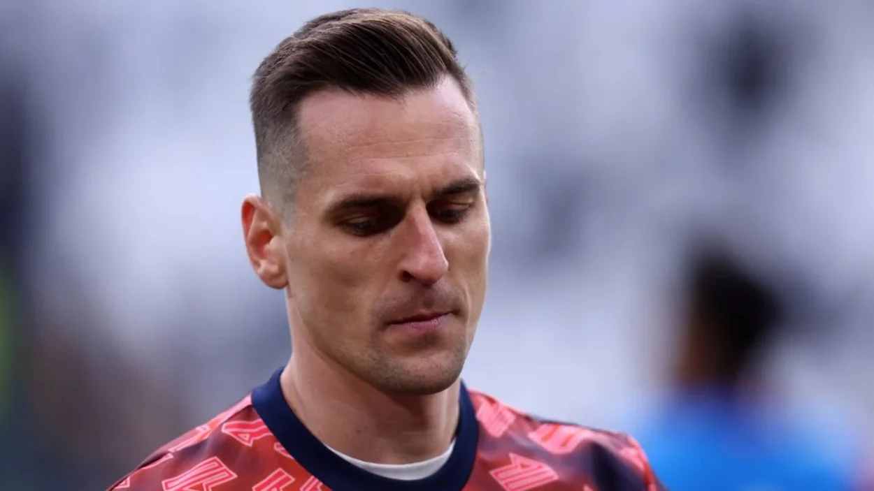 Milik, la foto ha fatto terrorizzare i fan: ma come si è ridotto? | "Dietro c'è qualcosa di molto spiacevole"