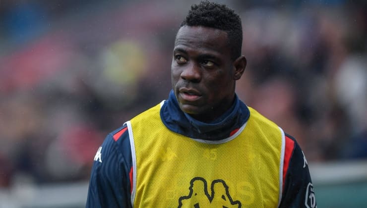 Balotelli torna al campo di allenamento, scelta la squadra a sorpresa | Non era mai sceso così tanto di categoria