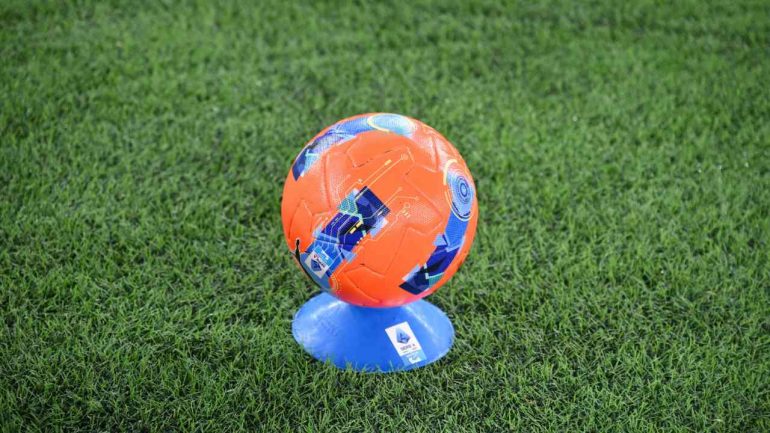 UFFICIALE: cambia ancora il pallone | Da arancione a giallo oro: accolta la richiesta dei tifosi