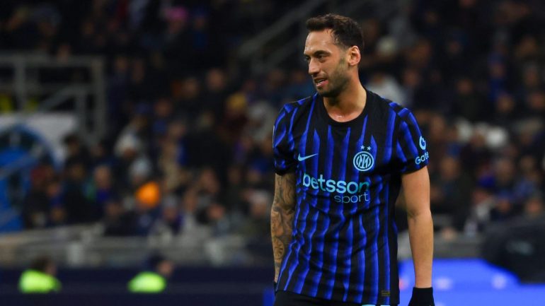 Inter, infortunio per Calhanoglu: l’esito degli esami e i tempi di recupero